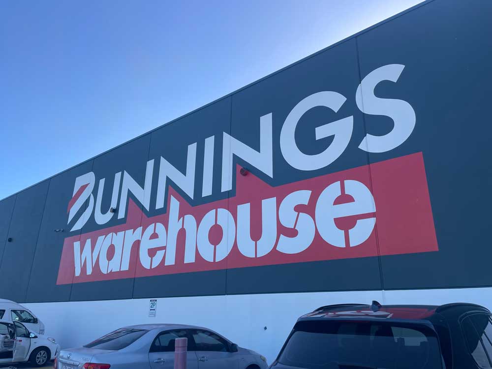 bunnings-logo-outside